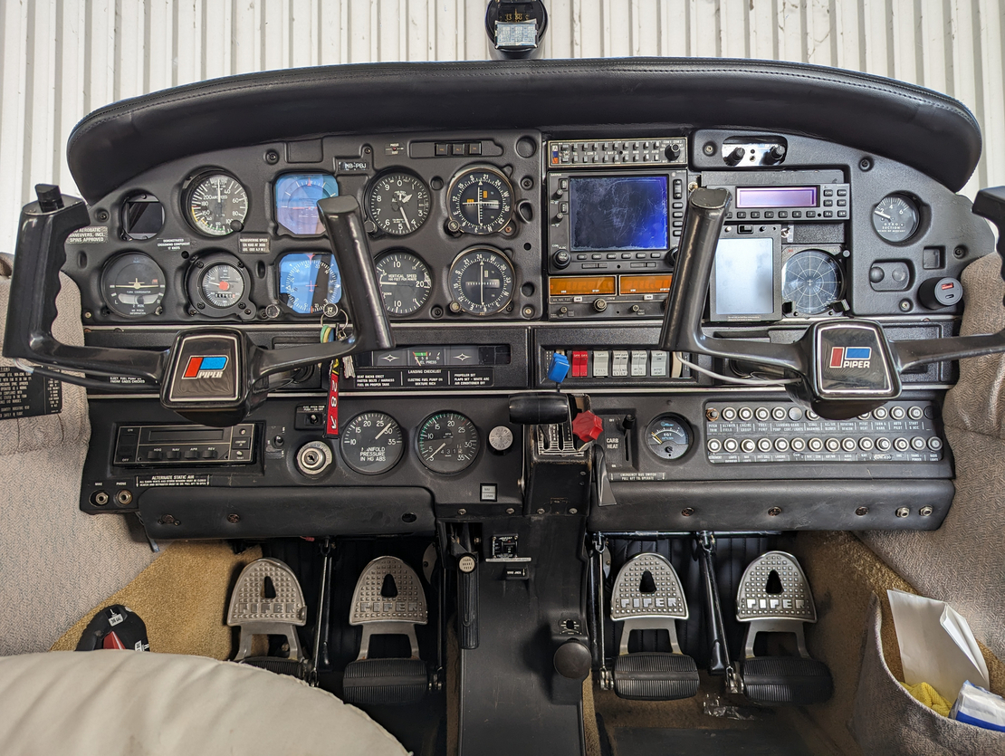Image - HB-PBJ_cockpit.jpg