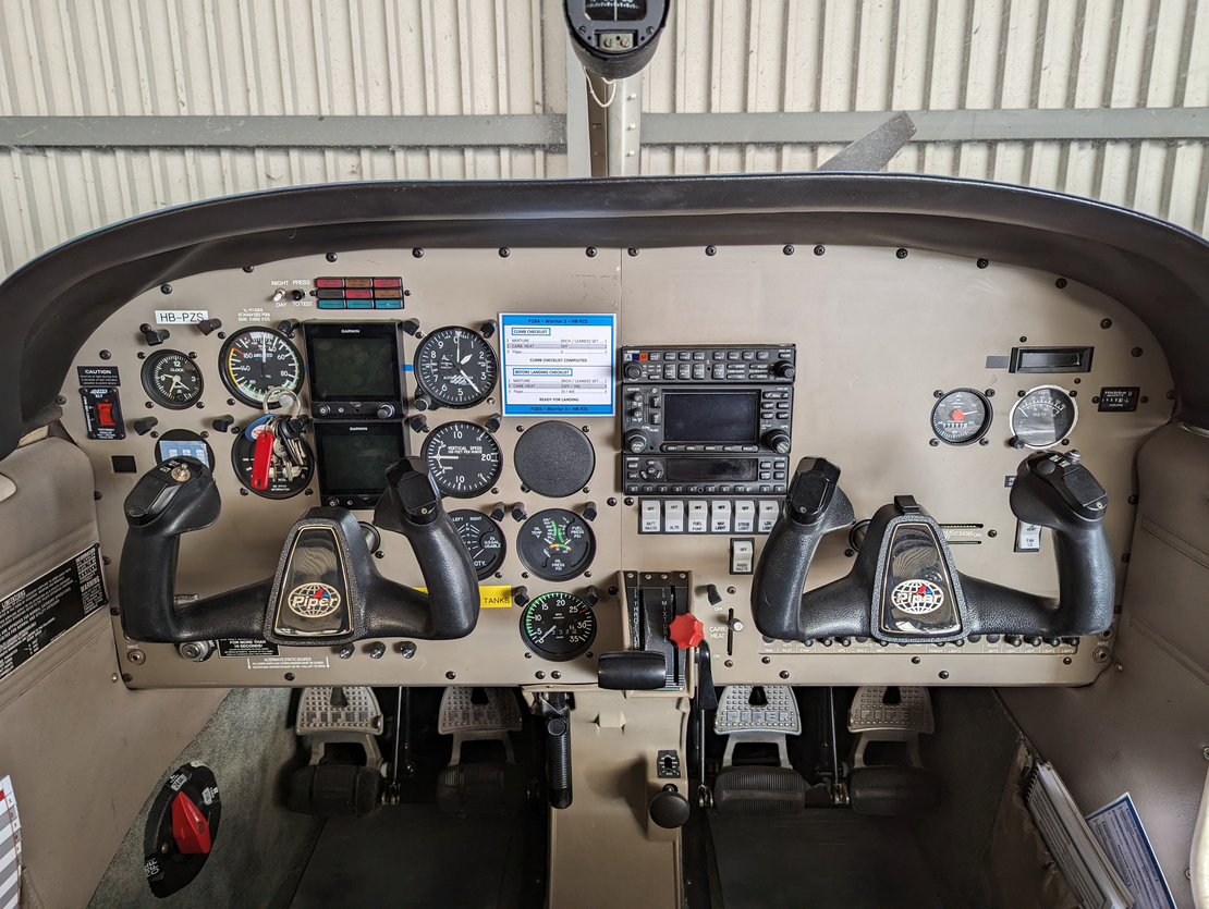 Image - HB-PZS_cockpit.jpg